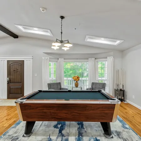 Luxury Brooks Retreat – 7BR 9BA, WiFi, Chef's Kitchen, Workspace, Outdoor Oasis!
