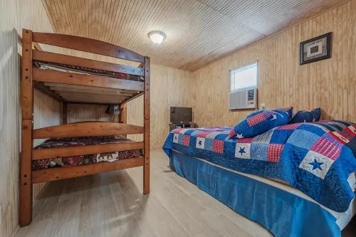 Tiny House close to Buffalo Point - 2-Star