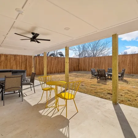 Frisco 4-bedrooms Getaway Hometel with Spa and Outdoor Kitchen