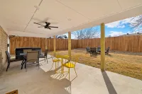 Frisco 4-bedrooms Getaway Hometel with Spa and Outdoor Kitchen - balcón