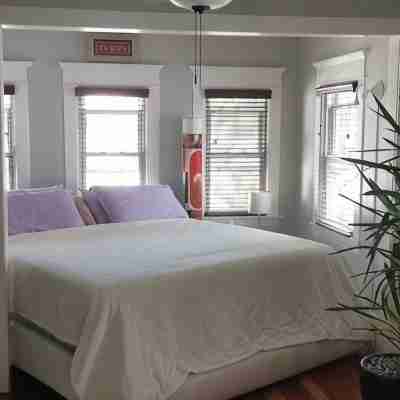 Charming 3 bed/2 bath town home with gorgeous back yard Rooms