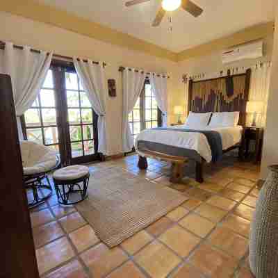Caribbean Waterfront 2b/2b Placencia Village Condo With Pool! Rooms