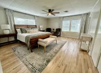 The Velvet Crush Cottage located in the heart of Monroe