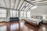 Hill Country Retreat I Private Pool & Hot Tub I Mins to Wineries & Town Square