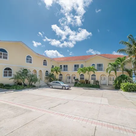 Steps to the Beach! 2bed/2.5bath condo - Seabreeze Villas