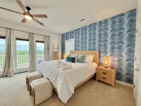 The Vida Sol! Steps to the Ocean. Sound views, Sunsets, Pier + Kayak launch - 4-Star