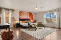 ABQ Oasis! Pool and Hot Tub OPEN ALL YEAR!, Game Room, Golf, Great for Reunions! - 私人泳池