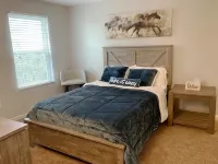 Cozy Cottage at Oak Creek Campground (pool, pet friendly, dog park, near Ark) 월턴 호텔