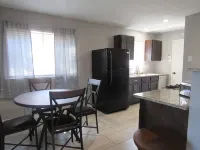 4 Bedroom Home - Great Location Sleep 9 Guest . 7 Beds - 2-Star