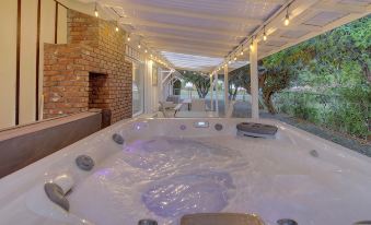 Spacious Hot Tub House w Cal King Beds!