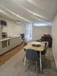 Studio Apartment 100 meters from lake and walking track