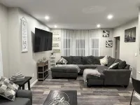 Charming 3-bedroom house with WiFi and AC in enjoyable Buffalo. โรงแรมใกล้บ้านดาร์วินมาร์ติน