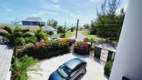 Ocean Breeze Oasis - Private Pool, AC, WiFi, 5-Min Drive to Beach