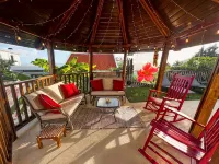 Beautiful oceanfront property with pool and amenities to relax - Homestays