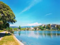 Charming 2 Bedroom Apartment