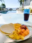 Beachfront condo - steps to sand and surf - Homestays