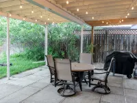 4 Bedroom Home, Fenced Yard and Hot Tub! Отели в г. Ландер