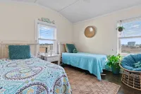 OceanView, Beach access 2 minutes, Heated Pool, 2 Master BRs, Sleeps 7 Upstairs - 4-Star