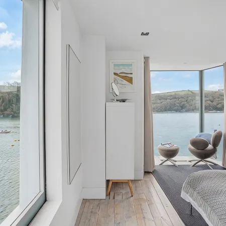 The Glass House, Fowey Luxury, parking & mooring