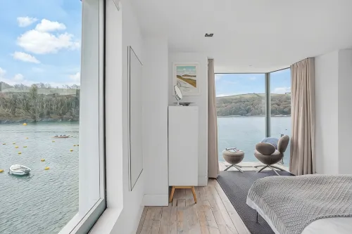 The Glass House, Fowey Luxury, parking & mooring - 4 tähden