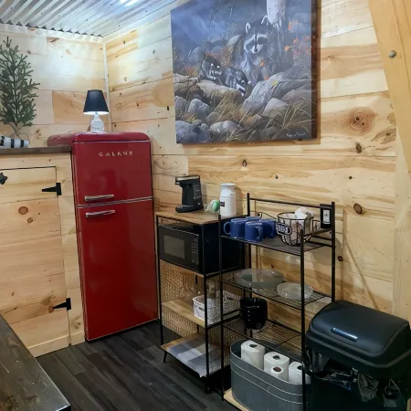Raccoon Lodge at Coops Creek Cabins