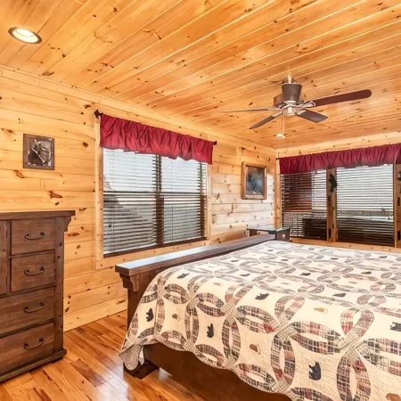 Spectacular Views, Jacuzzi, Clean Cabin, Fast Wifi, Ideal Location, by Dollywood
