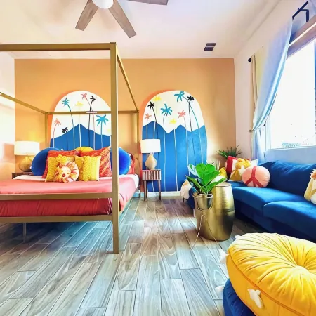 The California Dreamhouse, by Desert Vibes. Saltwater Pool + Hot Tub!
