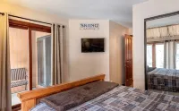 Beautiful Condo - Riverfront-Slopeside-Walk to Resort-On Bus Route - 부티크