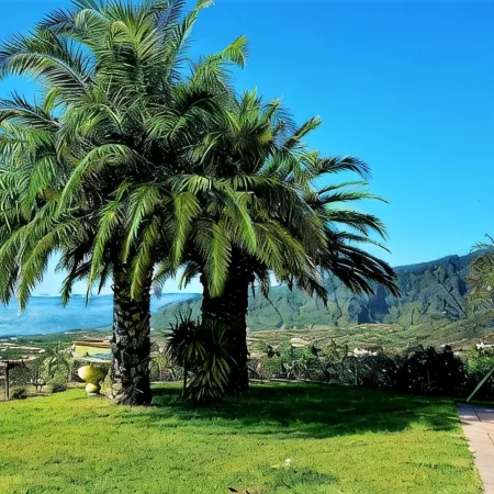 Großzüg. House with panoramic views of sea, mountains & valley + optional apartment