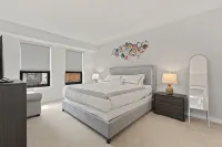 "Melody of Evanston" 3BD, 2BA UrbanLux Condo - WiFi