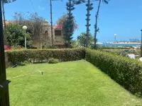 Sunny 4-Bedroom Townhouse in Marina2 - North Coast - Families Only - Homestays