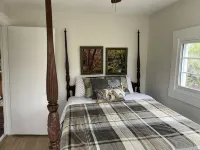 Garden House, Unit B - Apartments