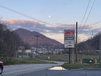 洛根（西弗吉尼亞）哈特菲爾德-麥考伊步道內設餐廳溫馨公寓 - Wi-Fi