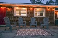 Charming 4-bedroom house with Private Pool near Savannah - Homestays