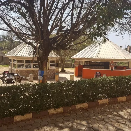 Franzy Suites and Lounge