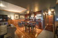 Luxury Mountain Lodge: Hot Tub and Incredible Mountain Views - Hytter