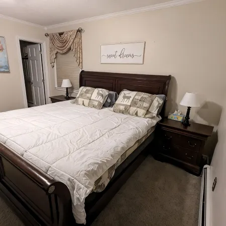 Cozy lake view home, centrally located with lake access and private dock! Hotels in Fulton County