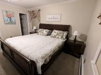 Cozy lake view home, centrally located with lake access and private dock! - 3 tähden