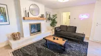 1 bedroom apt, Steps from Swamp Rabbit Trail, 15 minute walk to Main st. - Condos