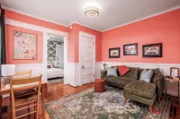 King Bed, Pet Friendly, Main Floor, Walk Downtown - Apartemen
