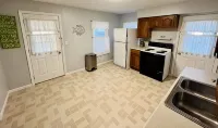 Great Location ONLY 5 Blocks to Beach - 2-Star