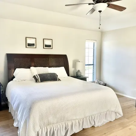 Large 3 bed/2 bath luxury home in central location!