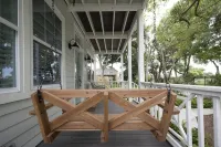Downtown Charmer with Pool - Perfect for Couples or Small Families! - สระว่ายน้ำส่วนตัว
