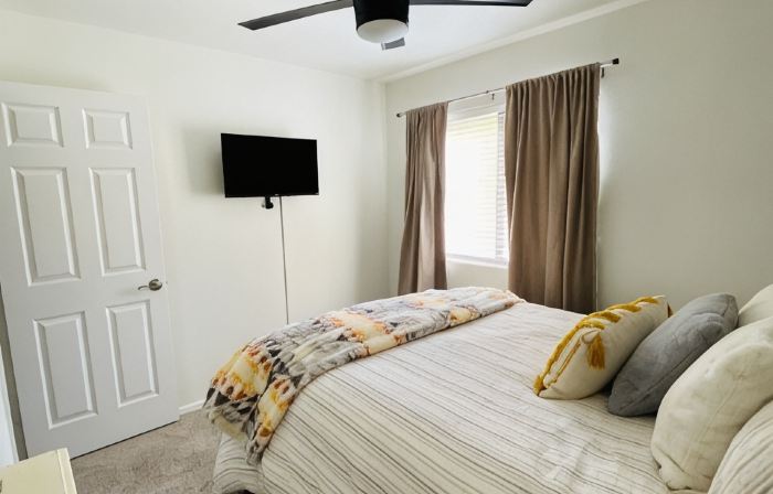 Beautiful, 3 Bedroom , 2Bath ,Heated Pool , Pool Table