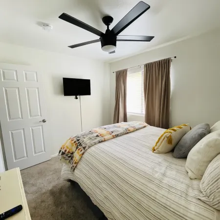 Beautiful, 3 Bedroom , 2Bath ,Heated Pool , Pool Table