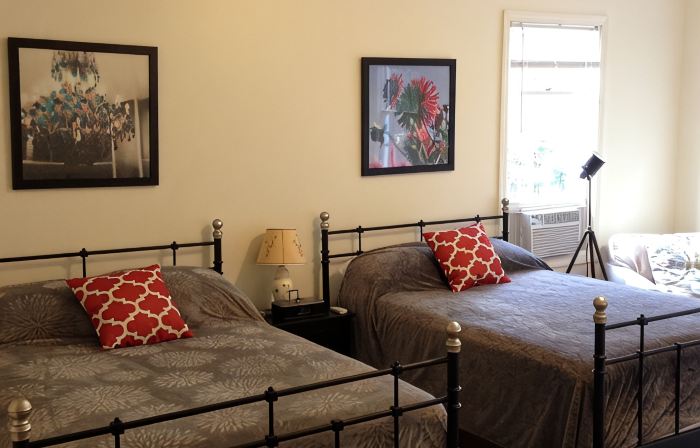 Historic Downtown Bristol Apartment