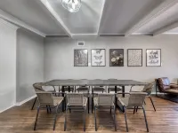 5mins to Kyle Field, 5BR w Private Backyard & Pool - บังกะโล