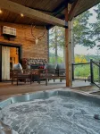 River Vista Cabin with Mountain Views - Feriehus