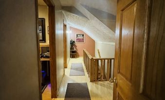Rustic cabin just outside of Madison!