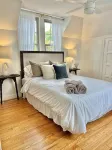 The Designers Den-Sleeps 10, Pets ok, 5min to IHFC & HPU, Emerywood! - 3-Star